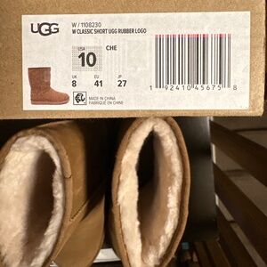 NIB - Classic Short Ugg Rubber Logo
